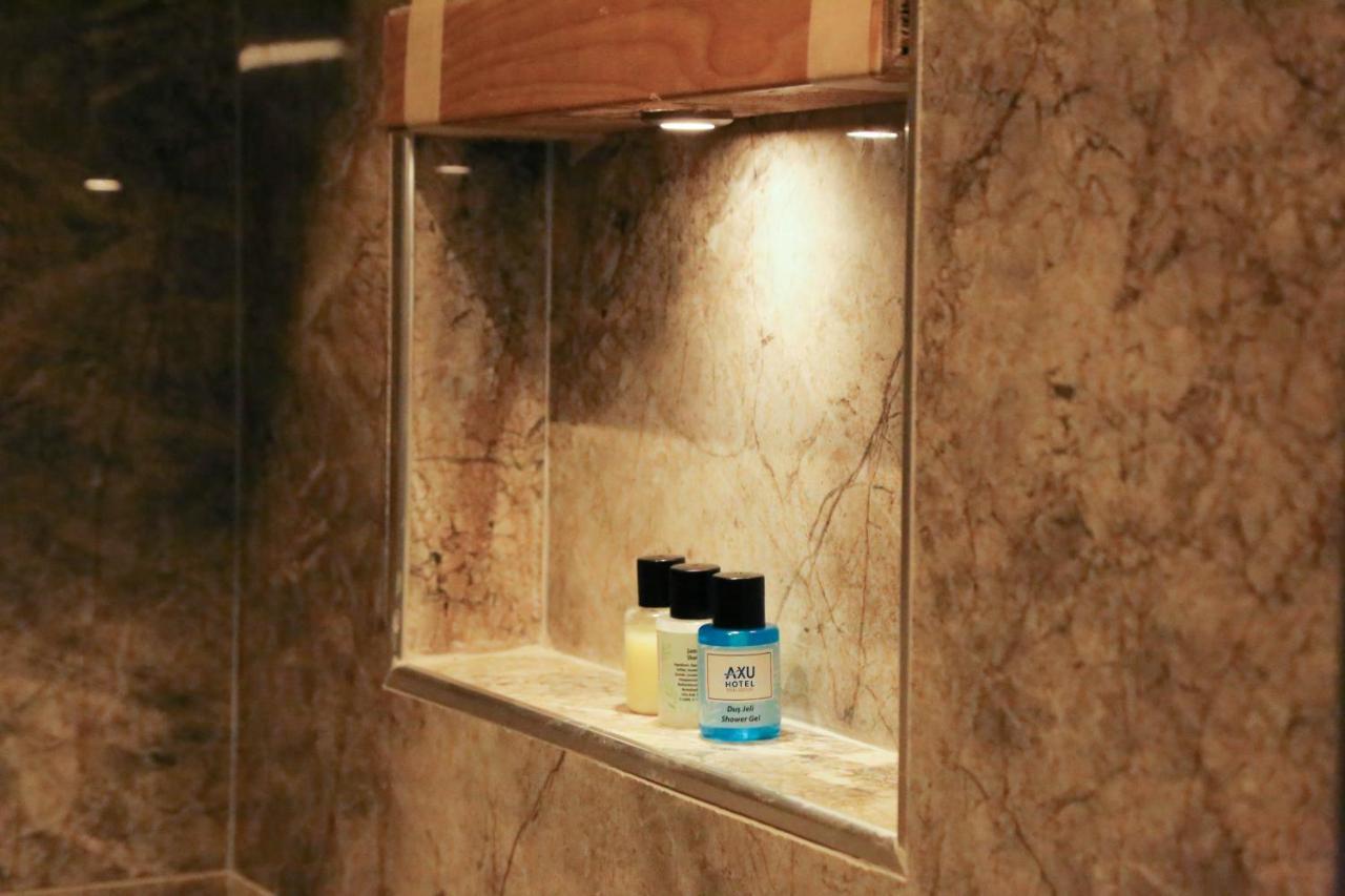 Axu Airport Hotel Arnavutkoy Eksteriør bilde A niche in a shower