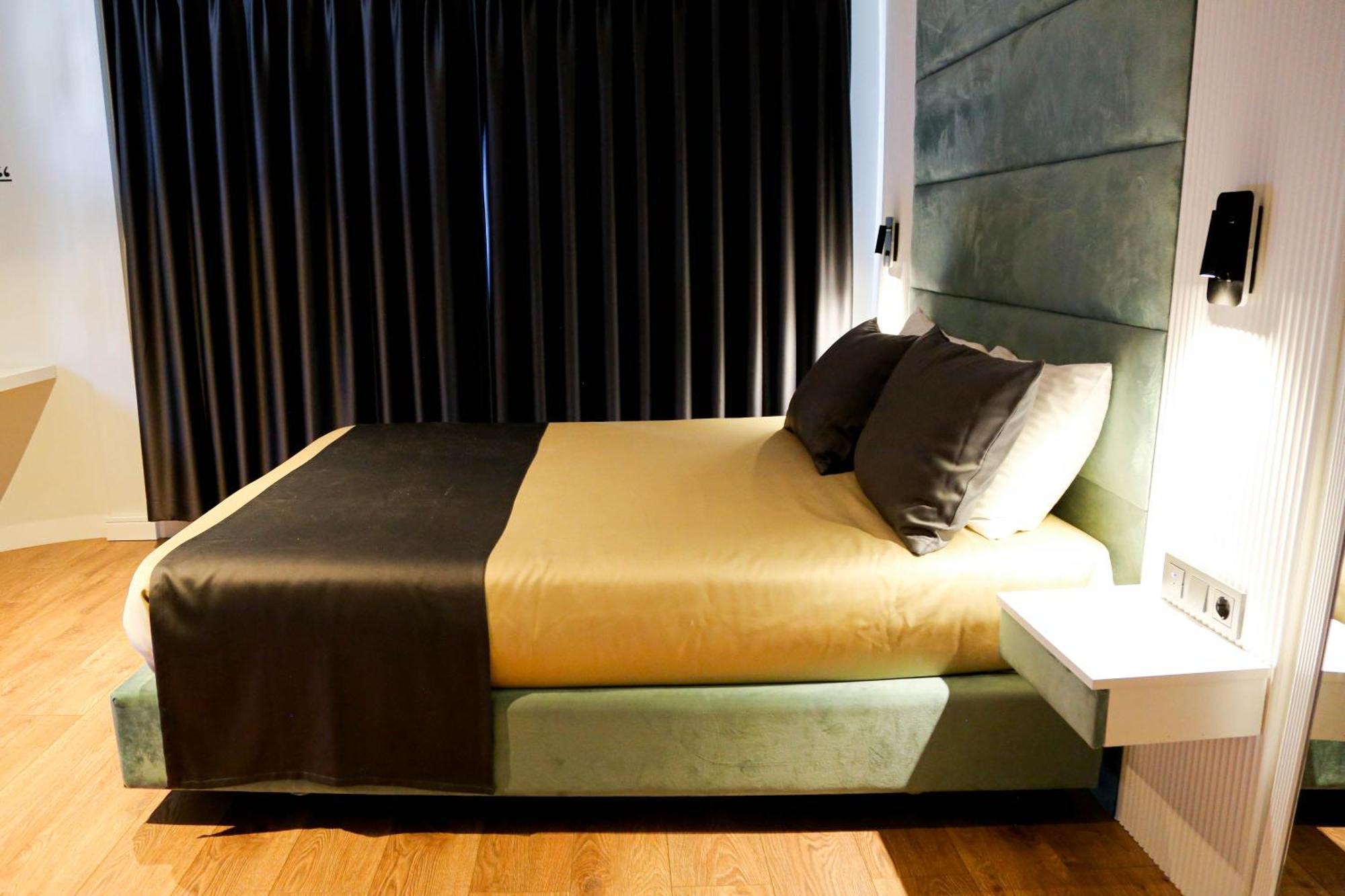 Axu Airport Hotel Arnavutkoy Eksteriør bilde A bed