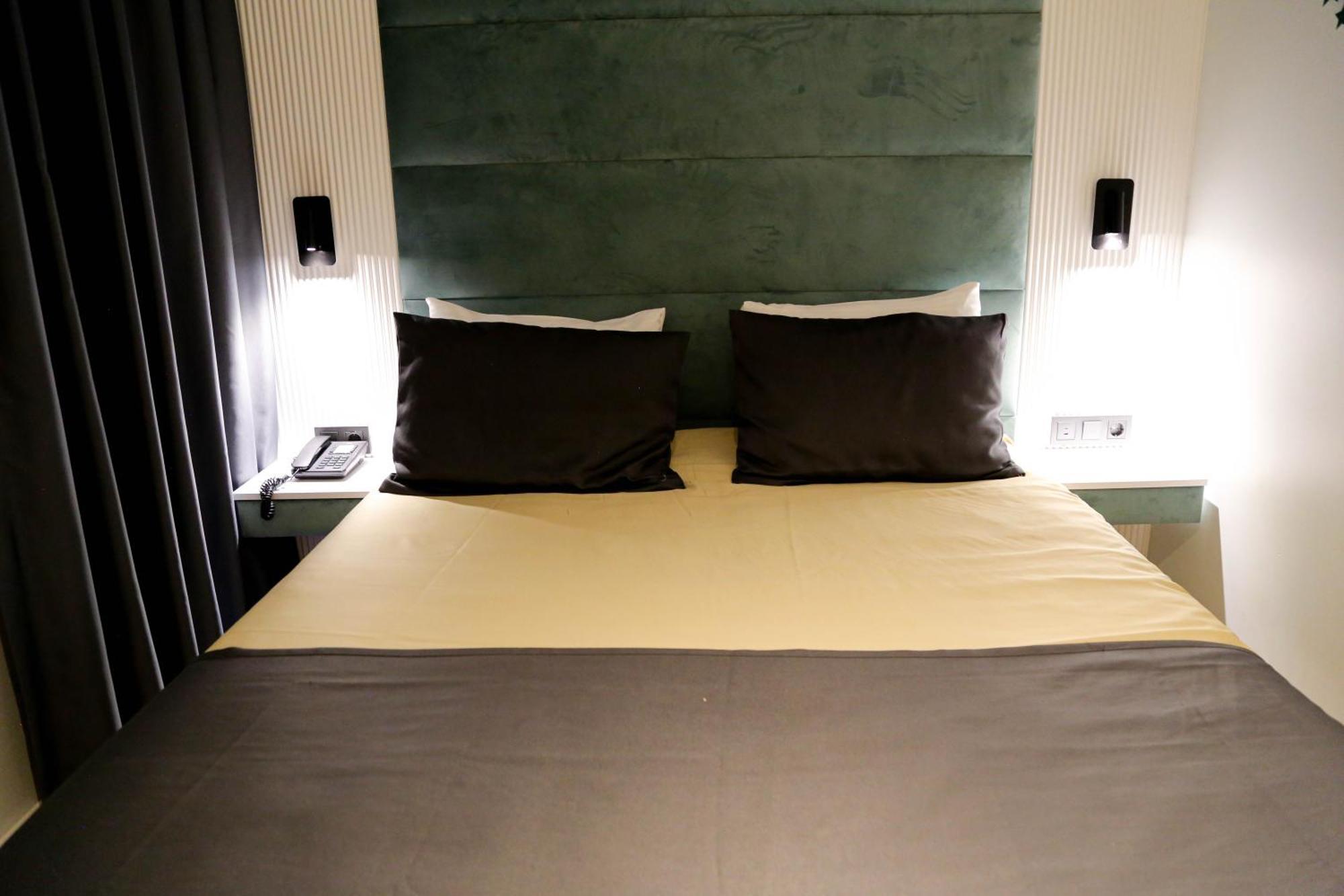 Axu Airport Hotel Arnavutkoy Eksteriør bilde A bed