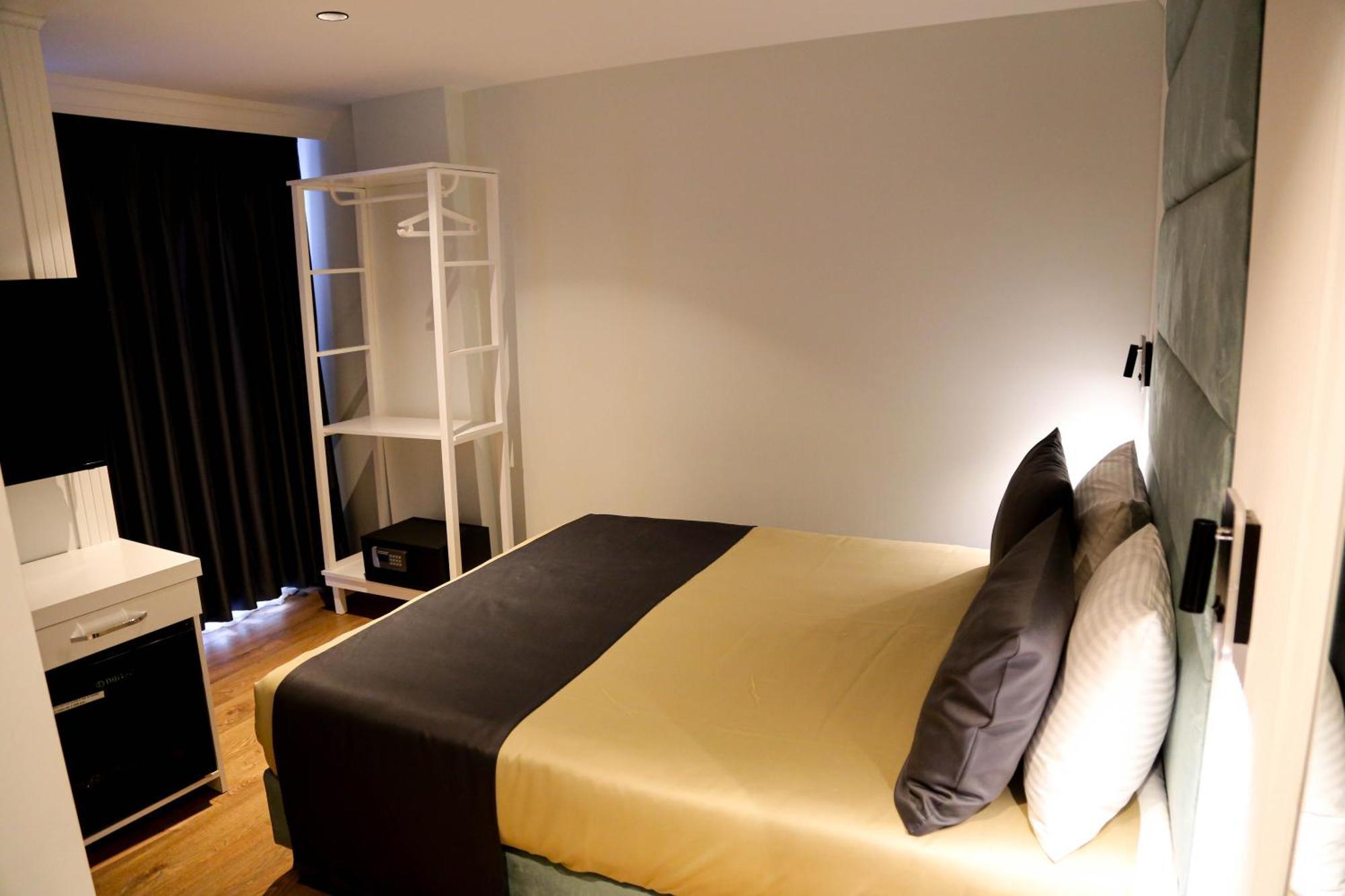 Axu Airport Hotel Arnavutkoy Eksteriør bilde A room at the hotel